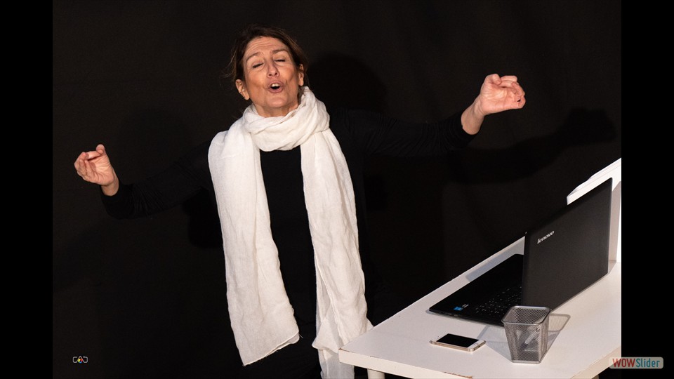 Donatella Del Duca in scena in Briciole