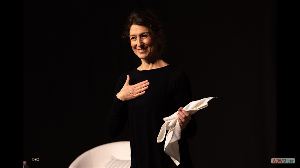 Donatella Del Duca in scena in Briciole
